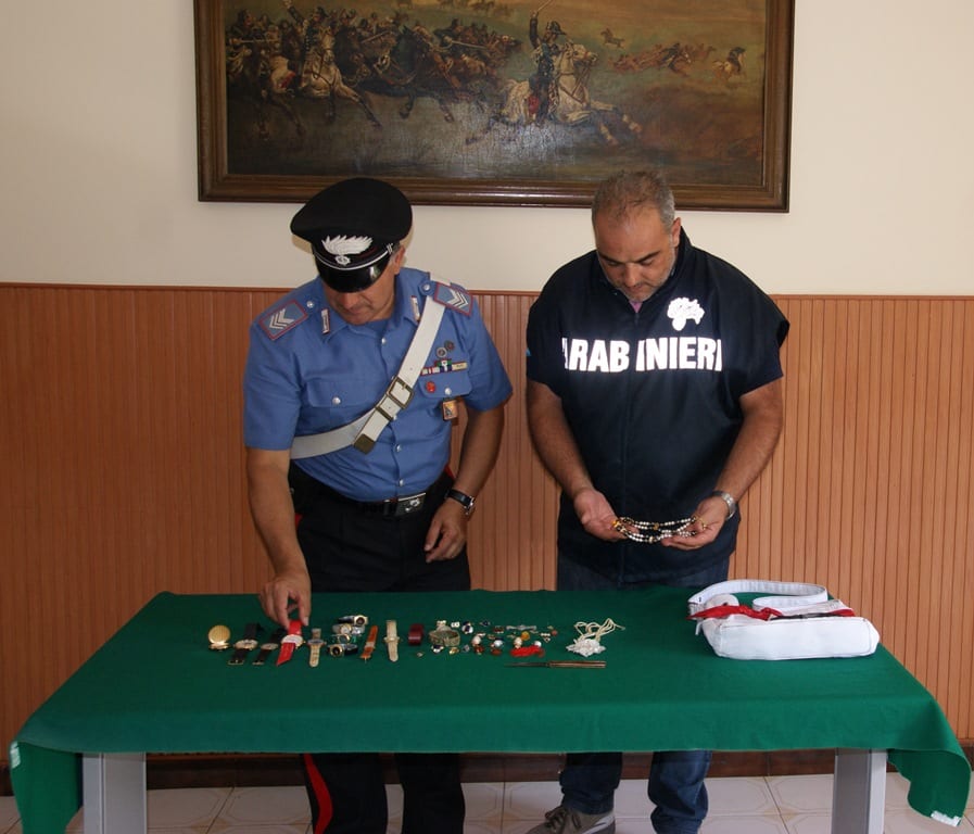 Carini: i carabinieri arrestano una banda di cinque rapinatori.