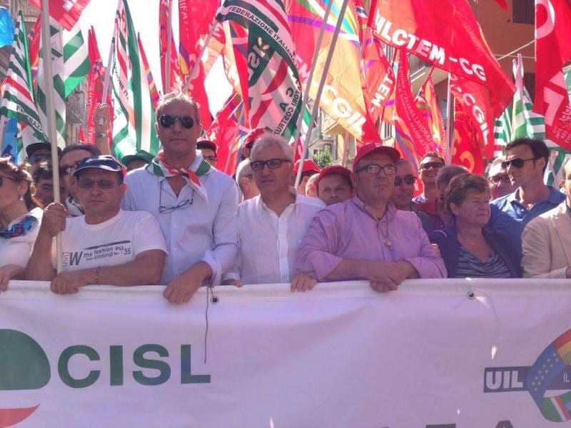 Gela: in ventimila in corteo per la raffineria