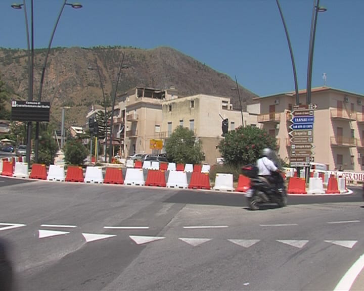 C/mmare del Golfo: rotatoria, completati i lavori