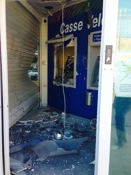 Marsala: un ordigno per rapinare il bancomat.