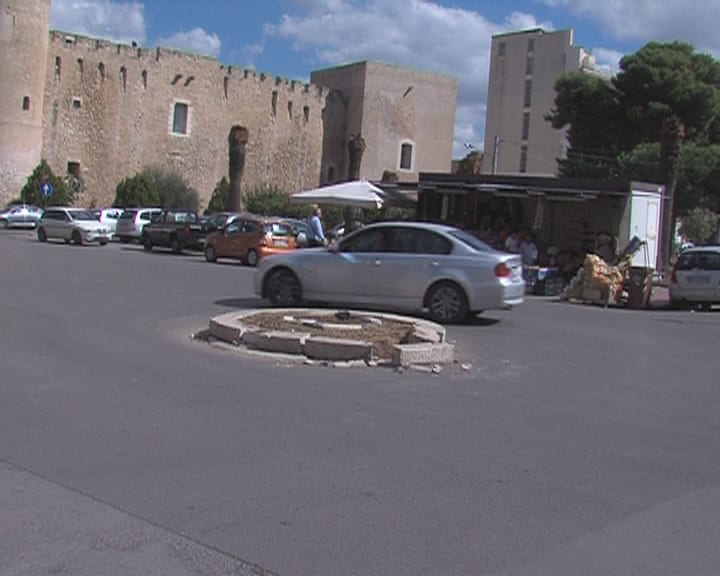 Alcamo: anziano si schianta sulla rotatoria di piazza della Repubblica