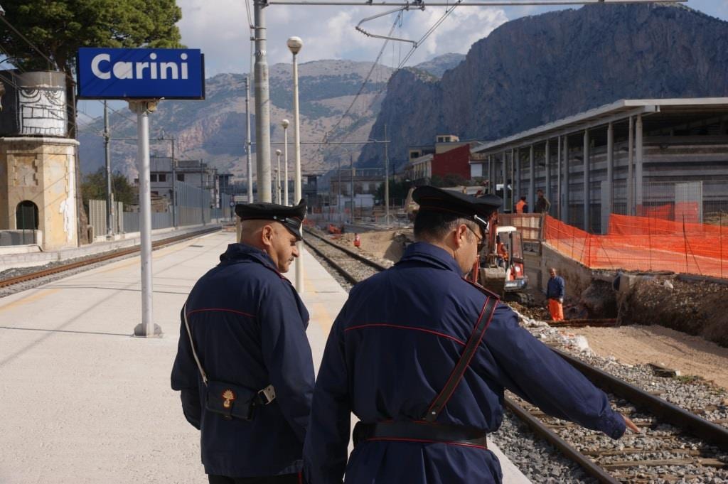 Carini: tentano di rubare i binari della linea ferrata