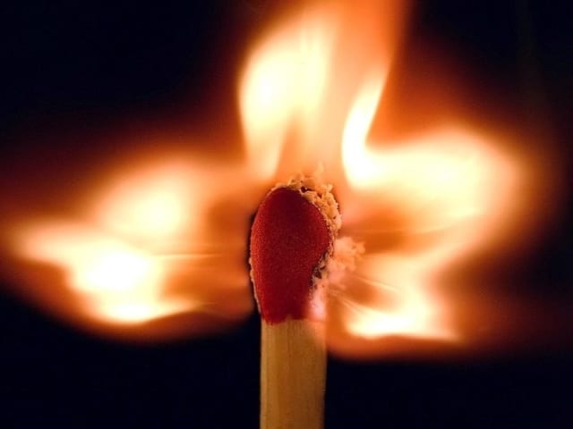 Campobello di Mazara: Incendiato portone del centro migranti