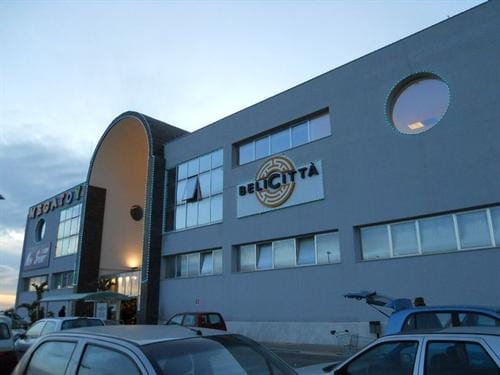 Riapre il supermercato di Belicittà, riassunti i lavoratori dopo sei mesi