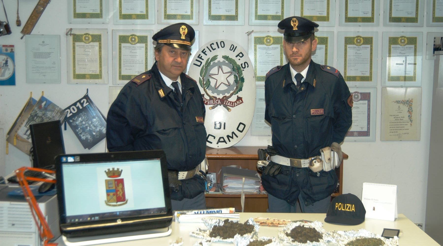 Alcamo, blitz antidroga e si scopre parrucchieria abusiva