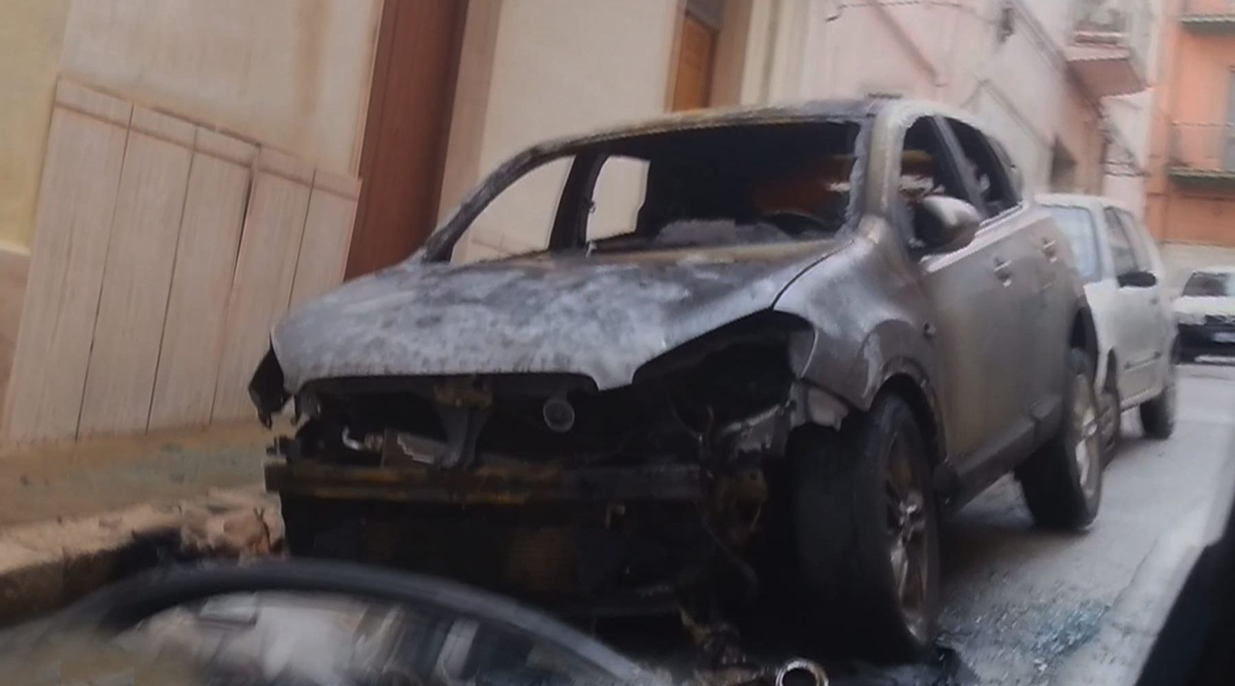 Alcamo: in fiamme auto di un pompiere, dubbi sul dolo