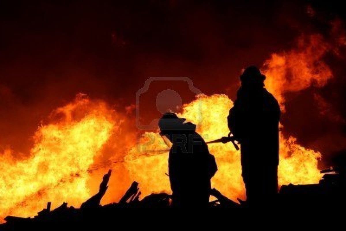 Calatafimi, a fuoco magazzino agricolo: probabile incendio doloso