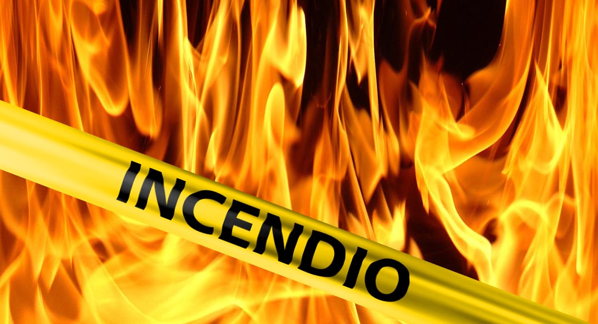 Castelvetrano, a fuoco la Lancia Y di uno studente.