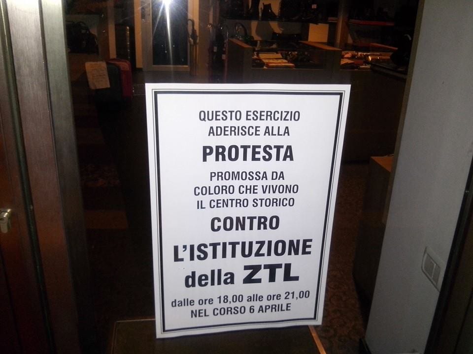 Alcamo: Ztl della discordia, protesta dei commercianti