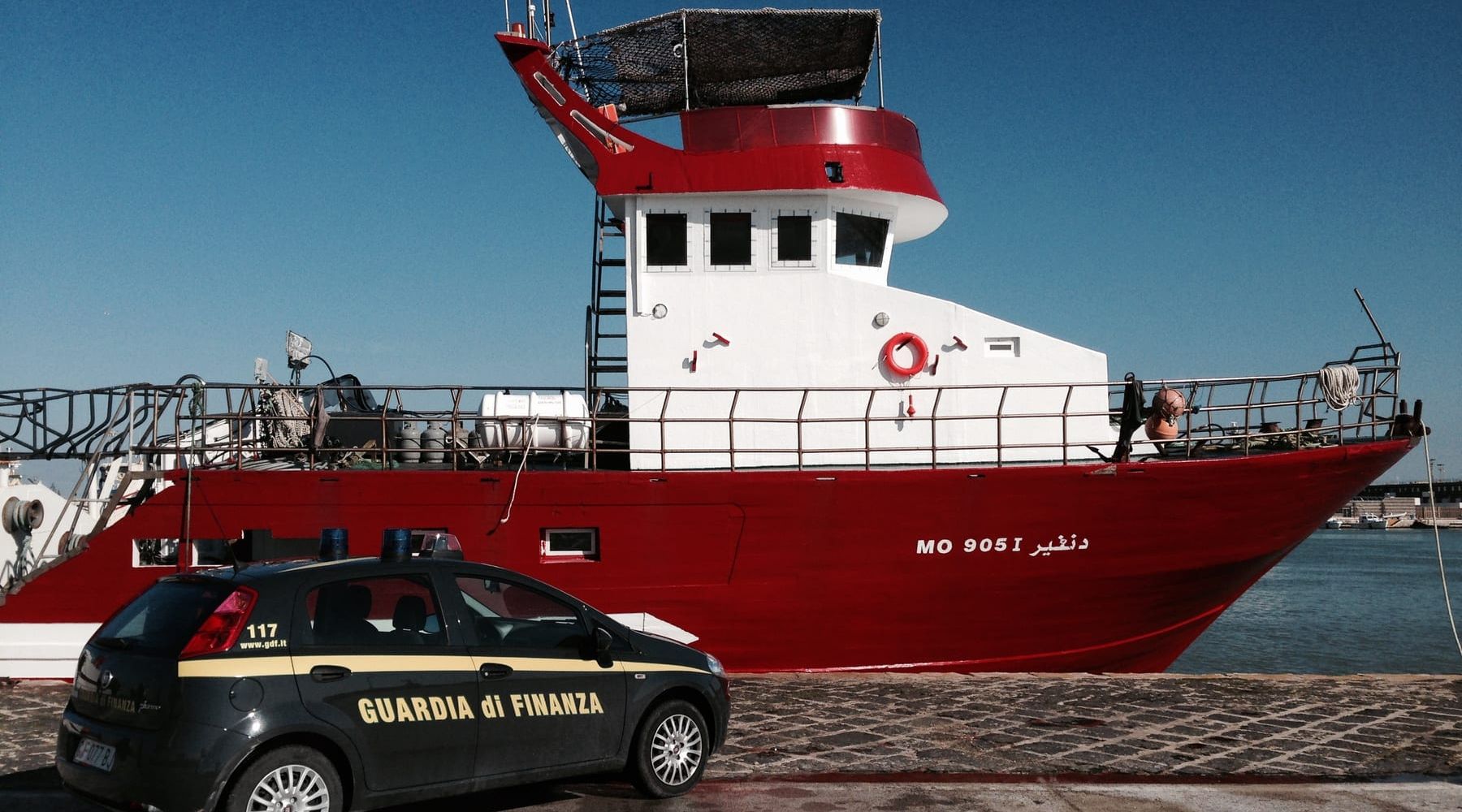 Mazara del Vallo, contrabbando: GdF sequestra peschereccio con 75 kg di sigarette a bordo