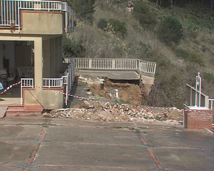 Castellammare del Golfo: allarme frane, due case sfiorate e una “sprofonda”