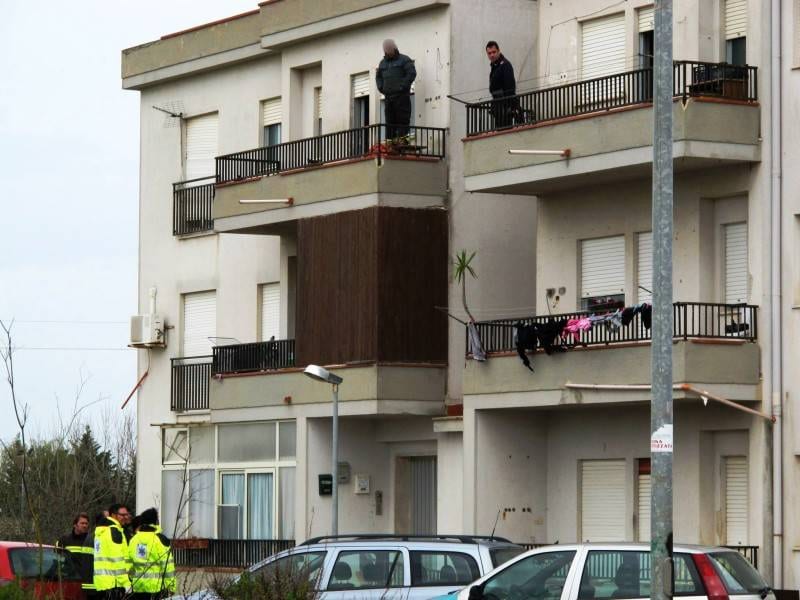 Campobello: minaccia di suicidarsi lanciandosi dal balcone.
