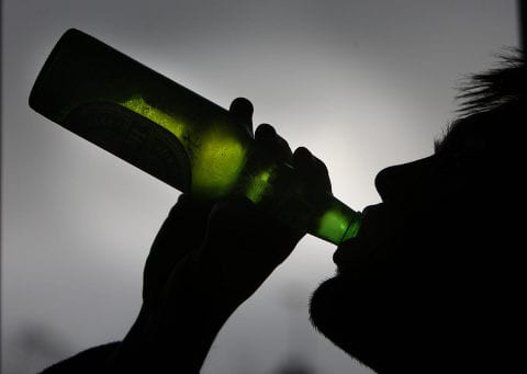 Alcamo: alcolizzati minorenni in aumento, pugno duro del sindaco