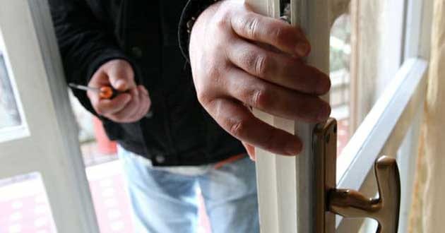 Alcamo: villini svaligiati e auto danneggiate, emergenza microcriminalità