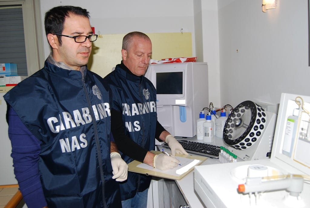 Reagenti scaduti, chiusi laboratori di analisi a Palermo e provincia