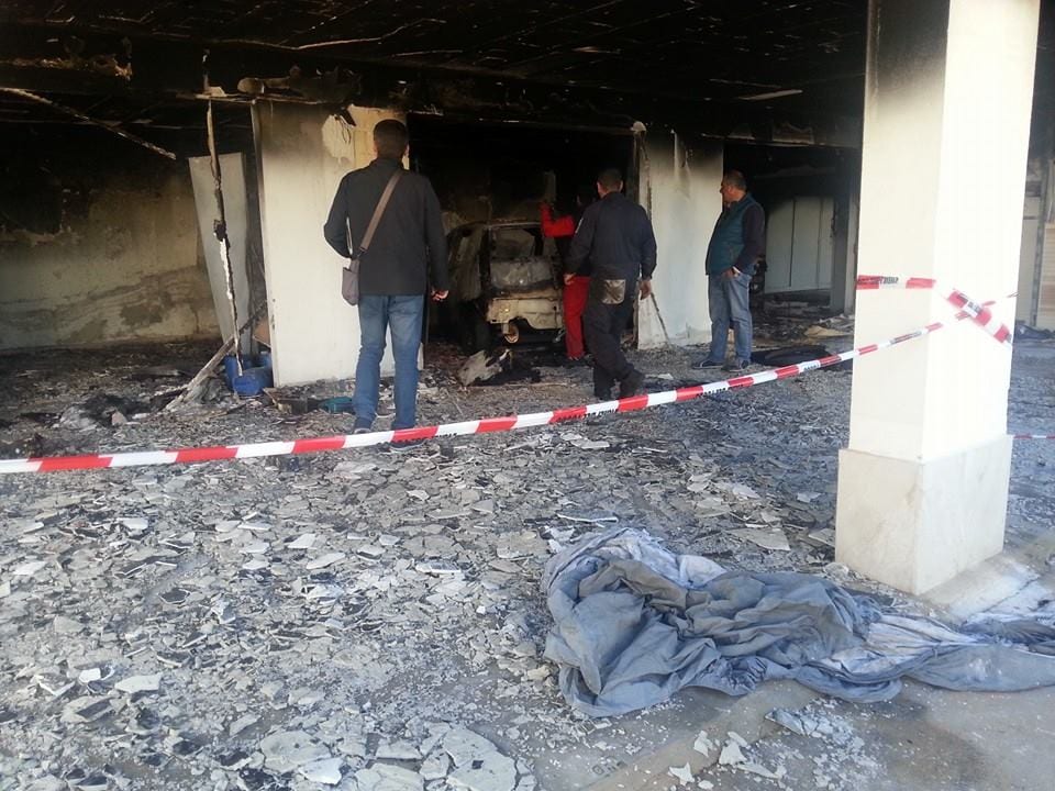 Alcamo-Alba di fuoco, incendio distrugge auto: fiamme danneggiano condominio
