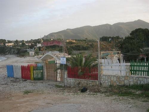 Castellammare del Golfo-Finisce l’era di Papirolandia, bene revocato