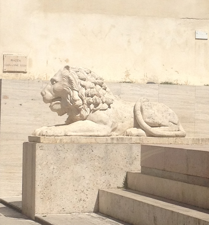 Alcamo, gli studenti ripuliranno il leone