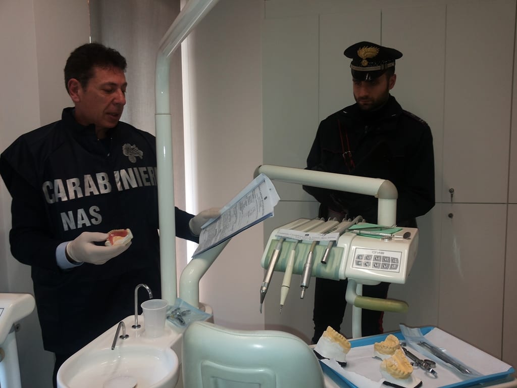 Palermo: falsi dentisti e fisioterapisti, 12 denunce per esercizio abusivo della professione.