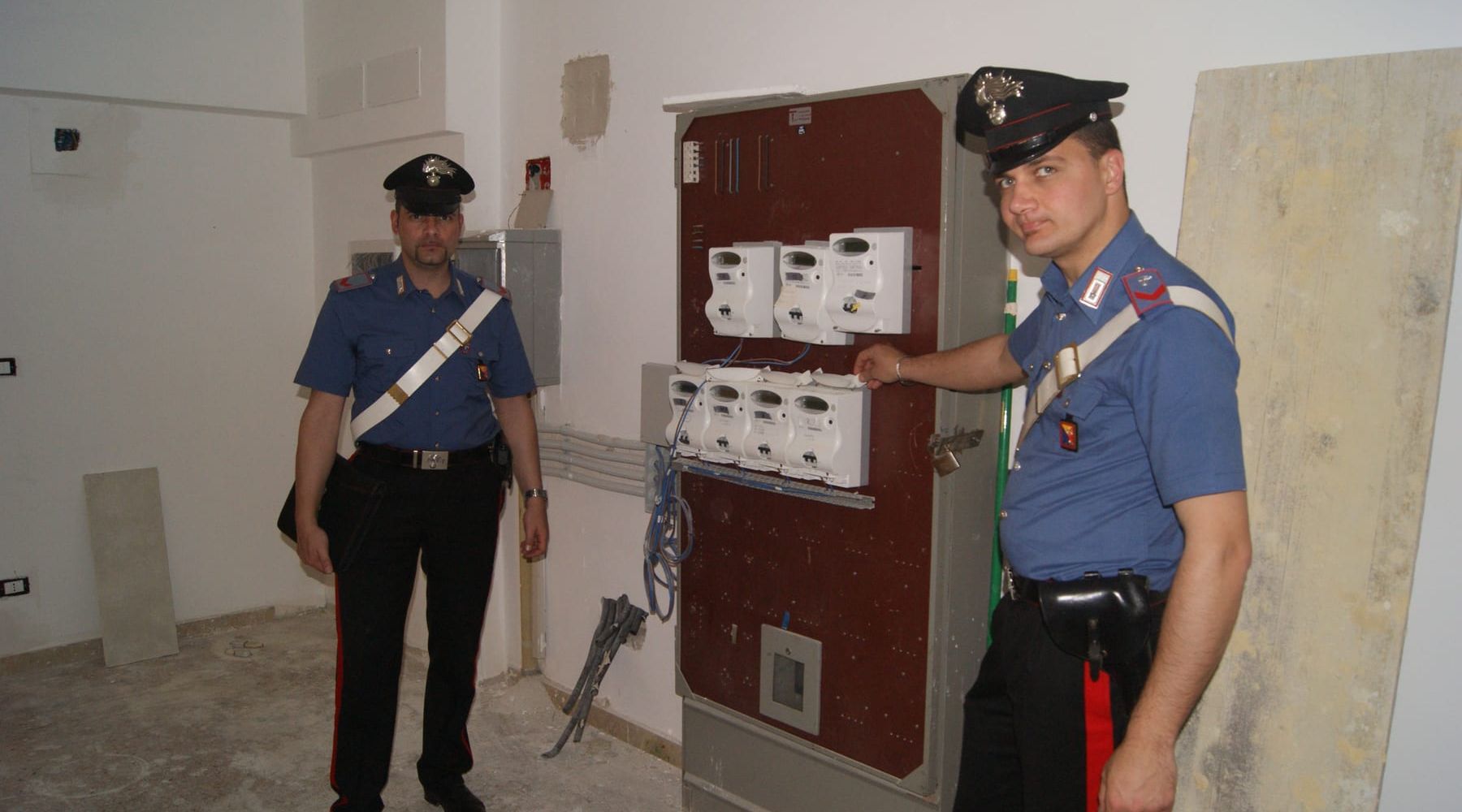 Allacci abusivi per la luce, 18 denunciati in un quartiere popolare di Marsala