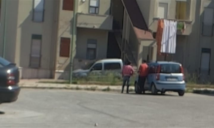 Alcamo-Vicino di casa sgradito, gli incendia l’auto