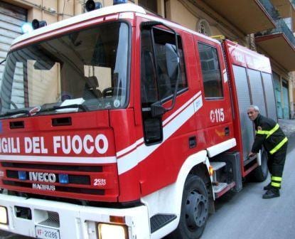 Balestrate, a fuoco auto di un disoccupato: "Incendio doloso"