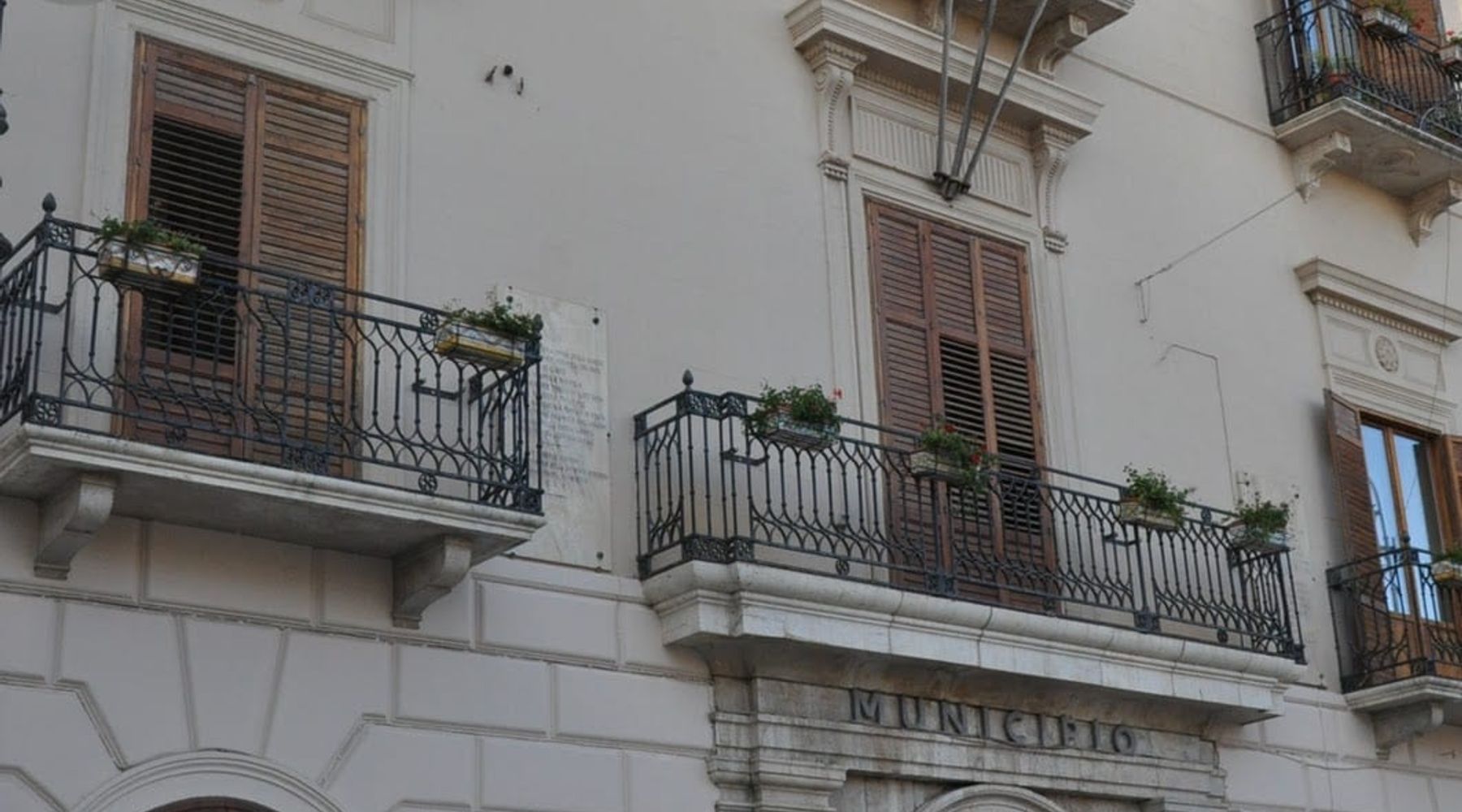 Alcamo-Comune, nuovi orari per uffici e cimitero