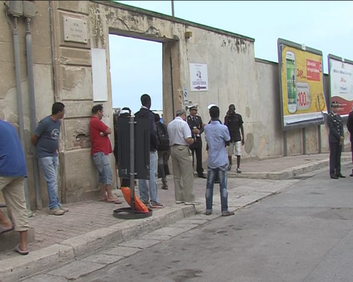 Alcamo-Sprar, ospiti picchiano le forze dell’ordine