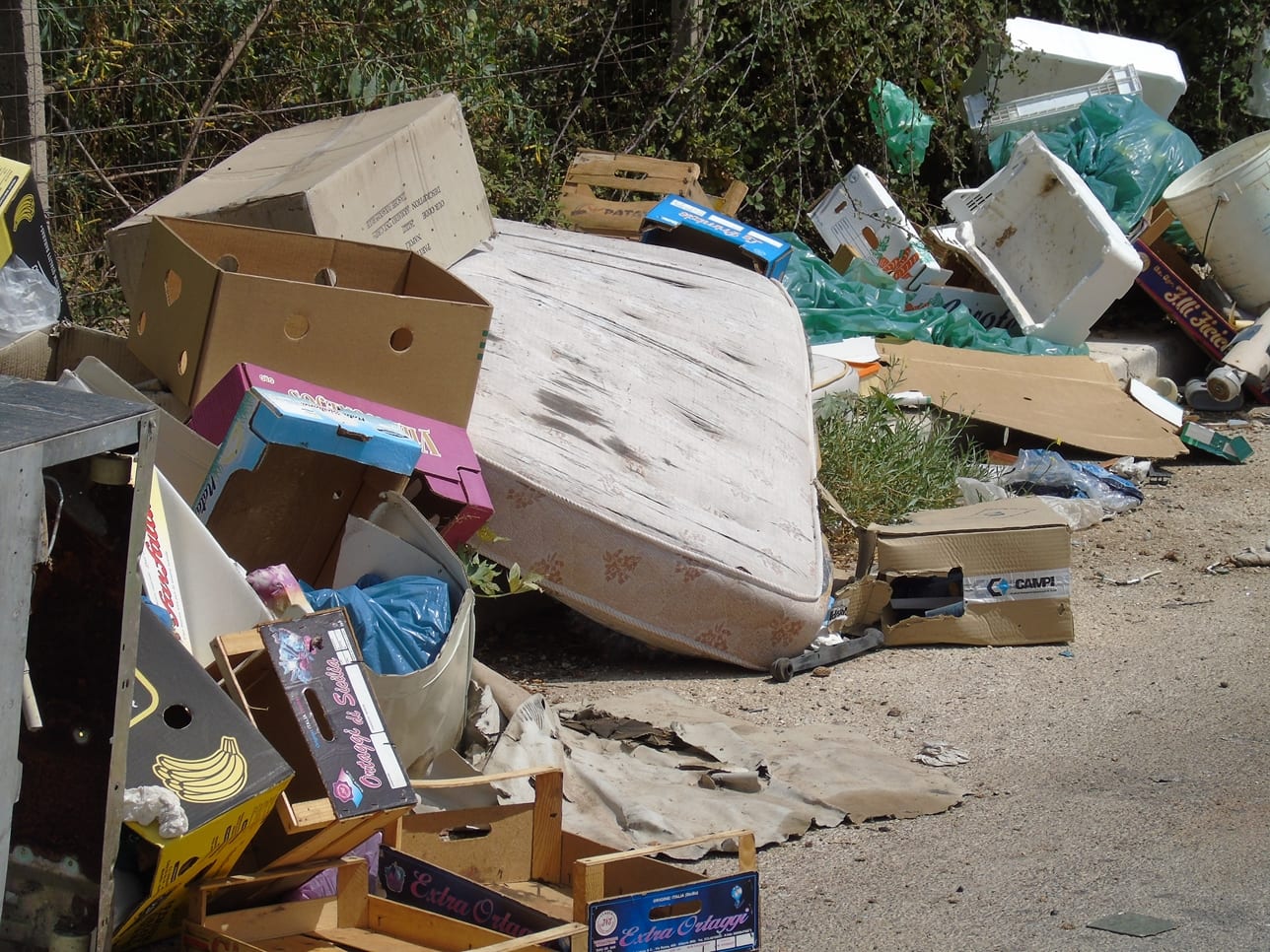 C/bello di Mazara, discarica a cielo aperto