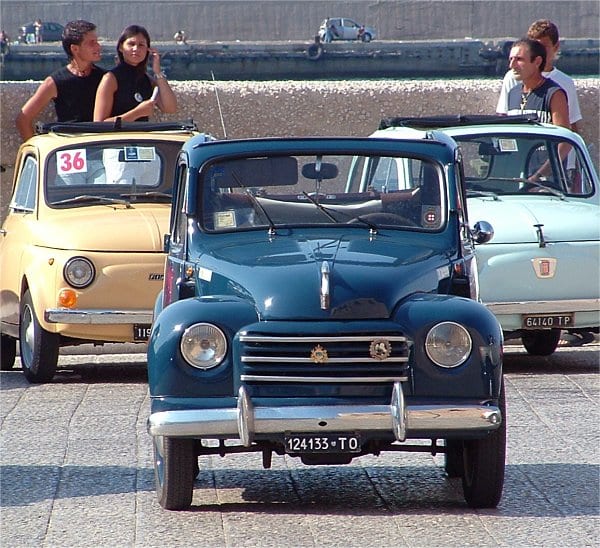Auto d'epoca in sfilata tra Alcamo e Castellammare del Golfo
