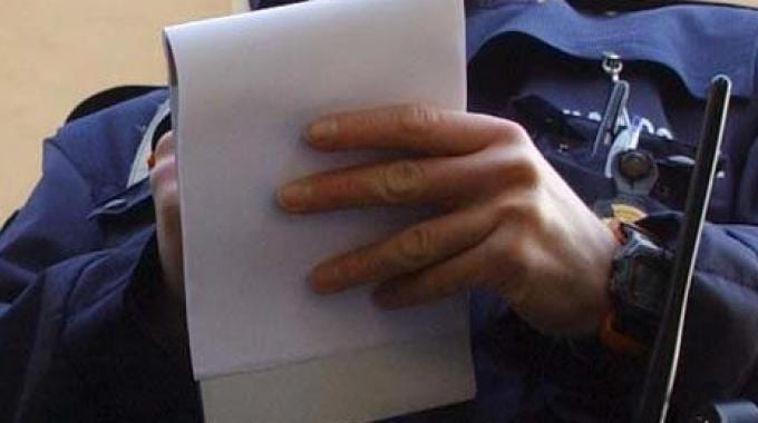 Alcamo, volantinaggi e deposito di rifiuti: multe a raffica