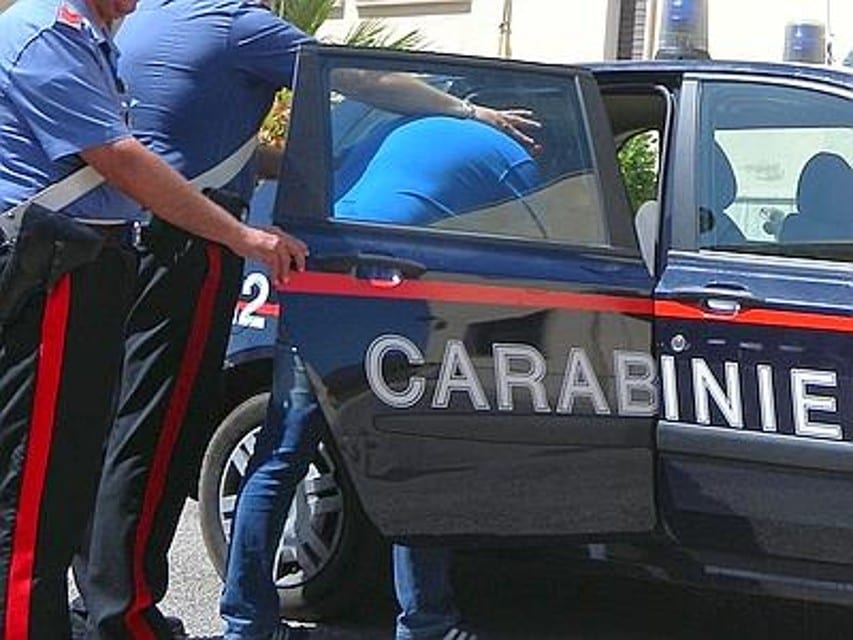 Giardinello-Aggredisce la moglie a colpi di punteruolo, arrestato