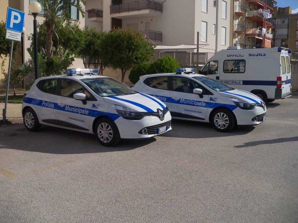 Alcamo, due nuove auto per la Polizia municipale