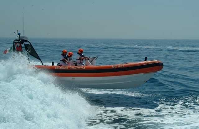 C/mare del Golfo, Guardia costiera soccorre donna con un malore