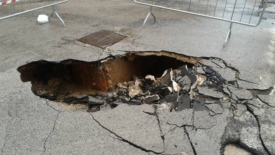 Maltempo-Ad Alcamo centro storico a pezzi, voragine a Balestrate