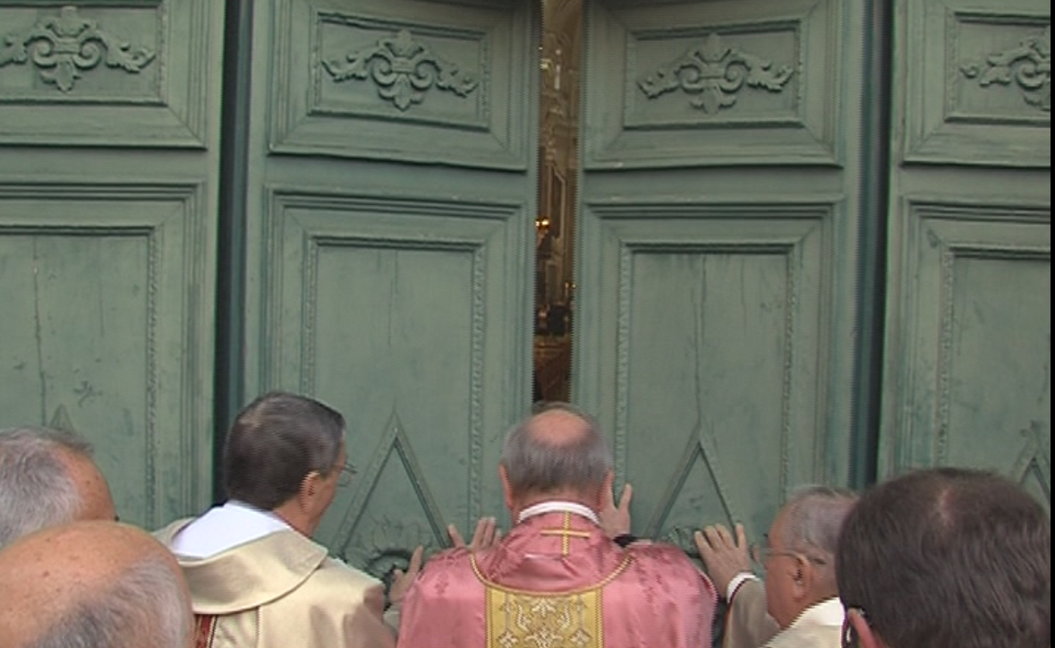 Alcamo, più di 1500 fedeli per l’apertura delle Porte Sante