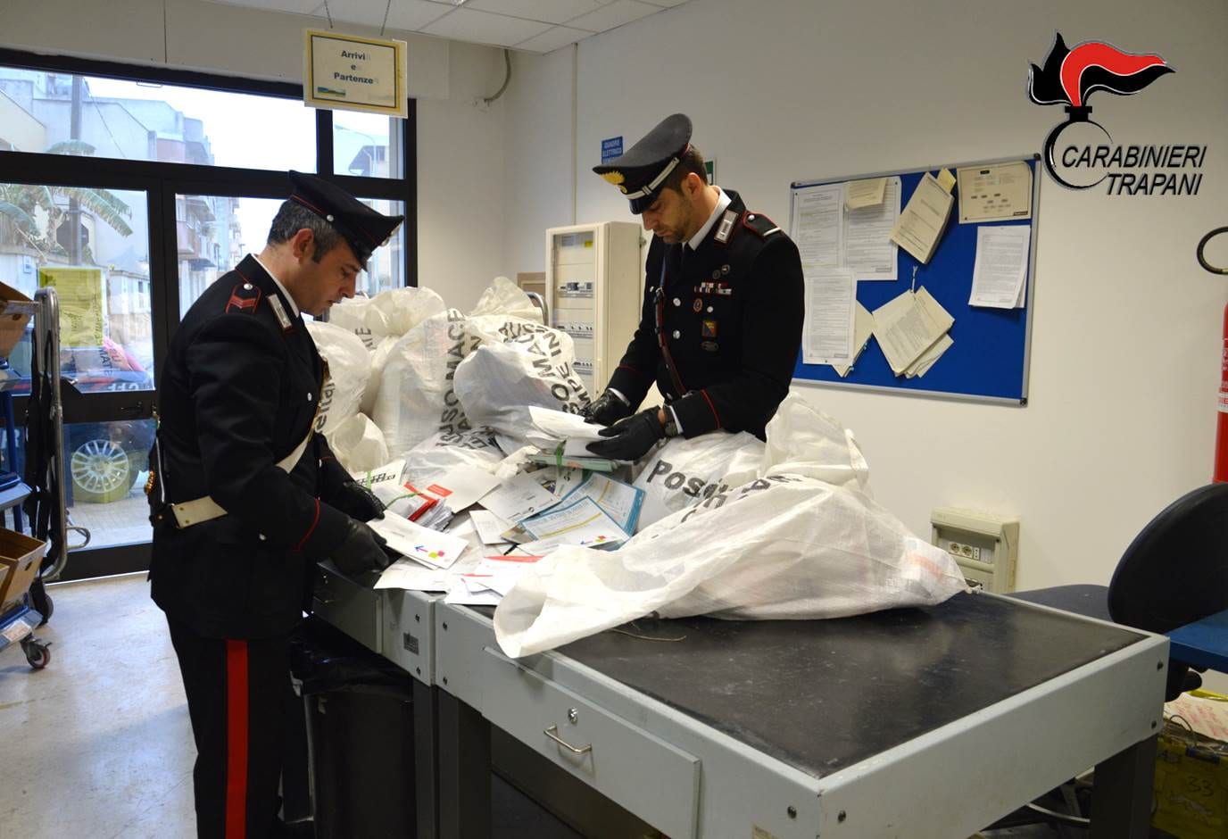Mazara del Vallo-Quintali di corrispondenza non consegnata, denunciato postino