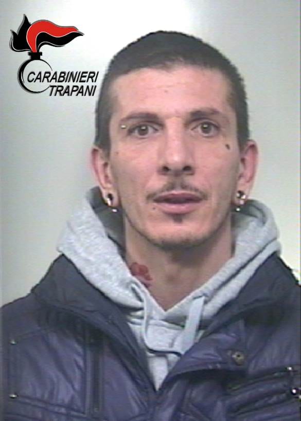Mazara del vallo-Scappa sui tetti per sfuggire all’arresto, trovato in un armadio