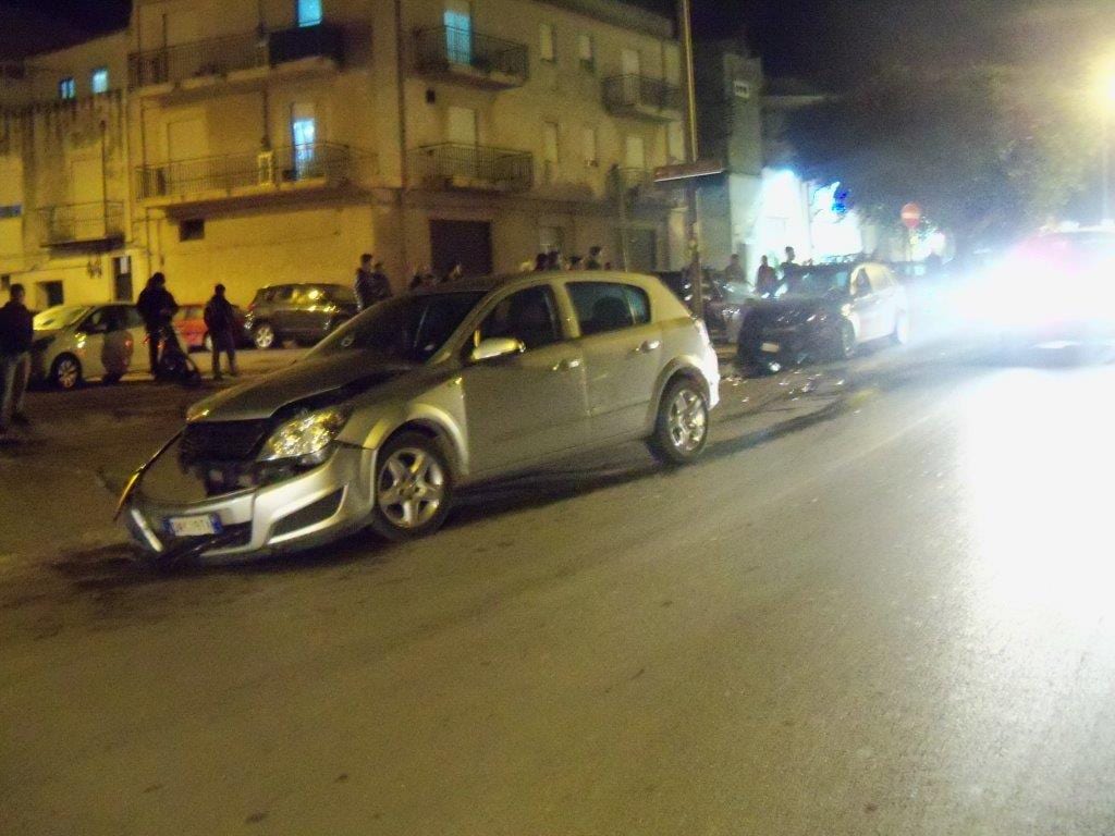 Alcamo-Scontro quasi frontale fra due auto, due feriti