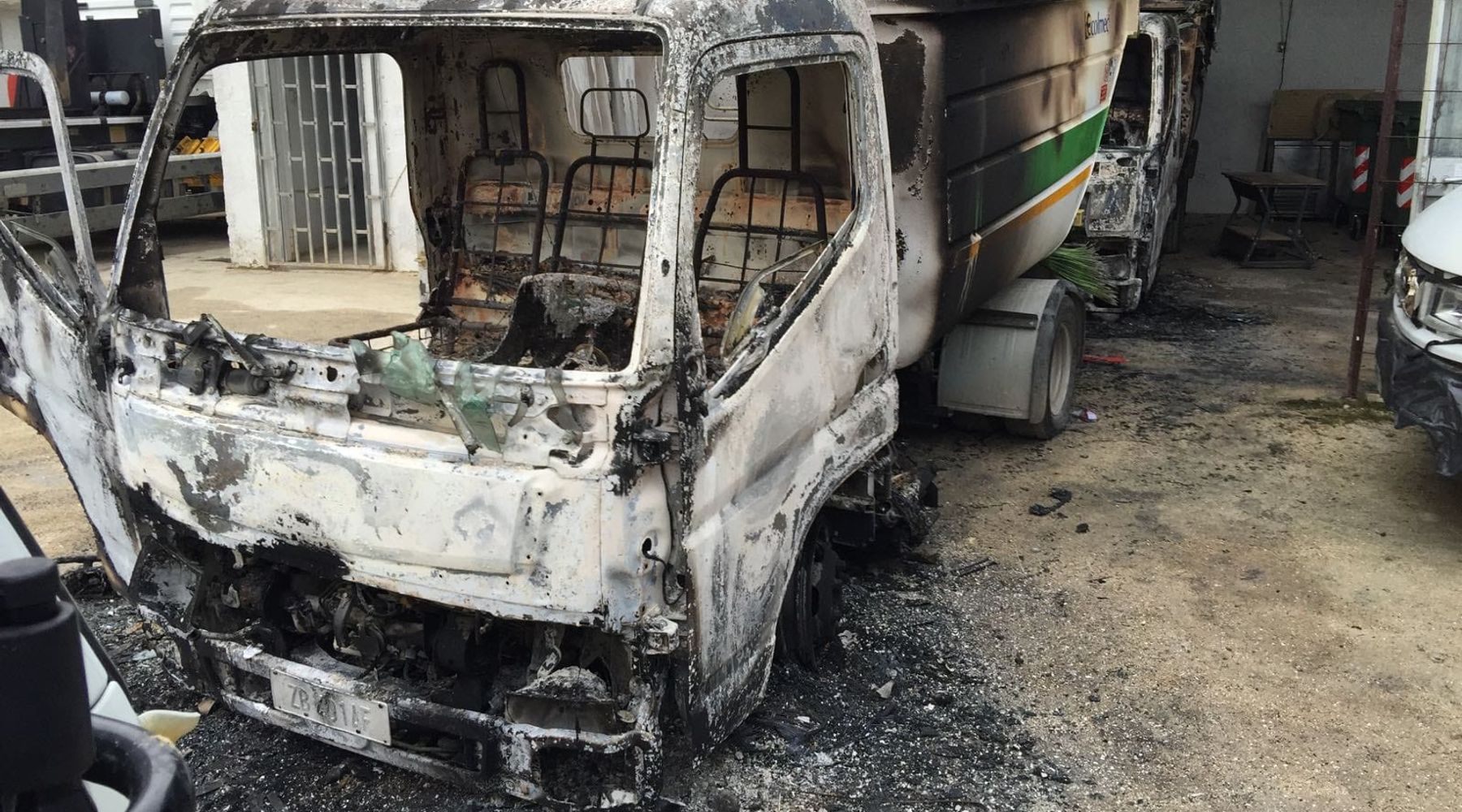 Mazara del Vallo-Attentato incendiario ai mezzi di raccolta rifiuti