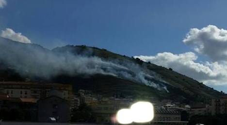 Alcamo-Indagini incendio Monte Bonifato: “Partito da villetta”