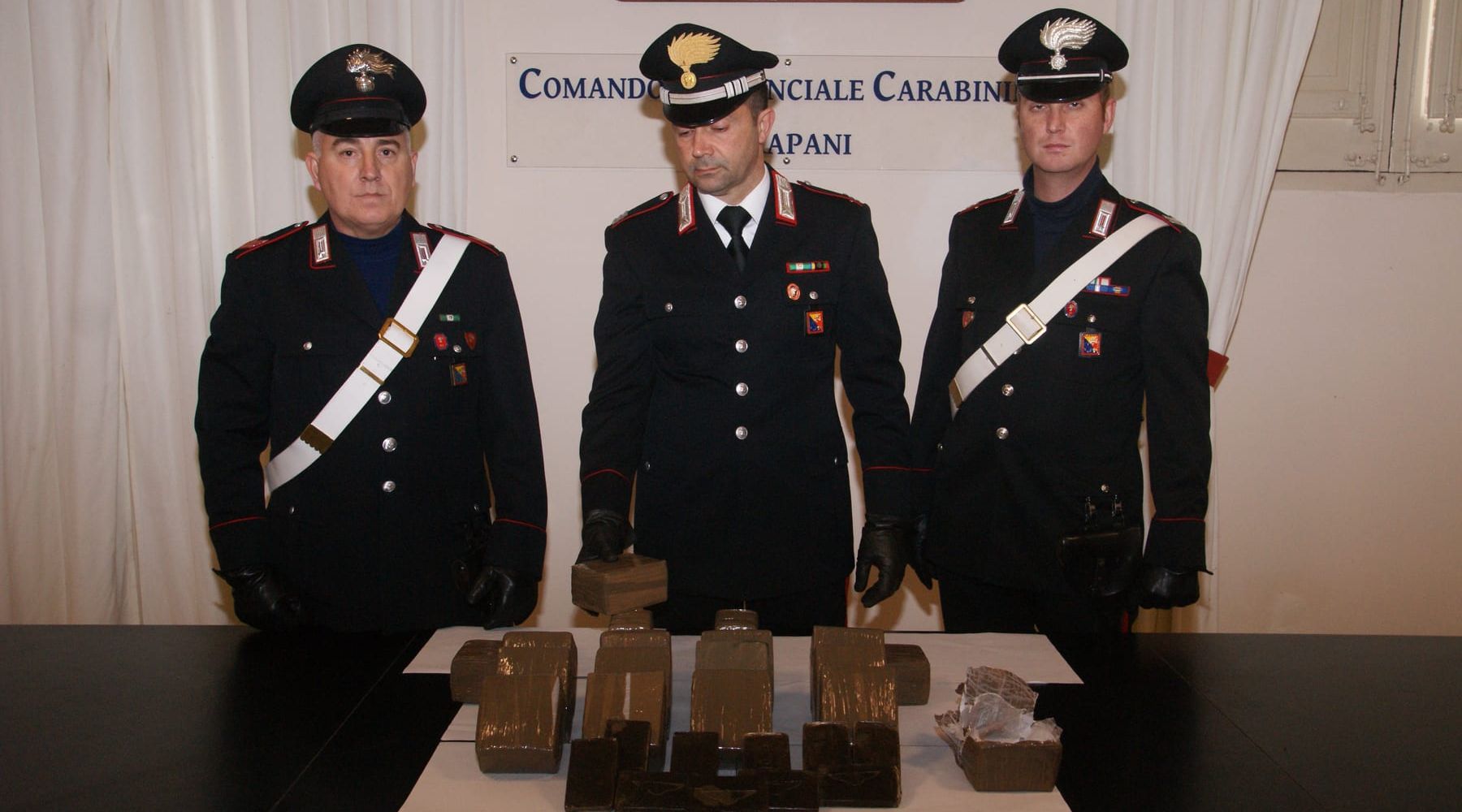 Trapani-18 kg di hashish in auto, arrestato