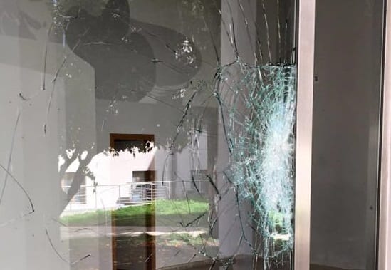 Alcamo-Caffè letterario, incursione vandalica
