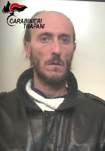 Alcamo-Piantagione di cannabis in casa, arrestato insospettabile "pollice verde"