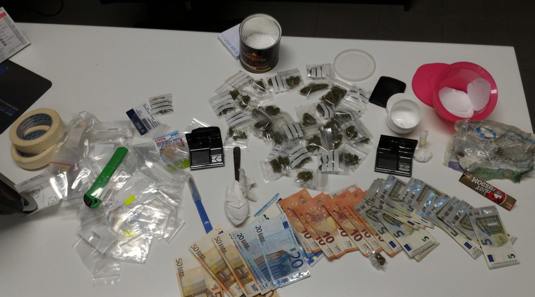 Alcamo-Operazione antidroga, in manette zio e nipote