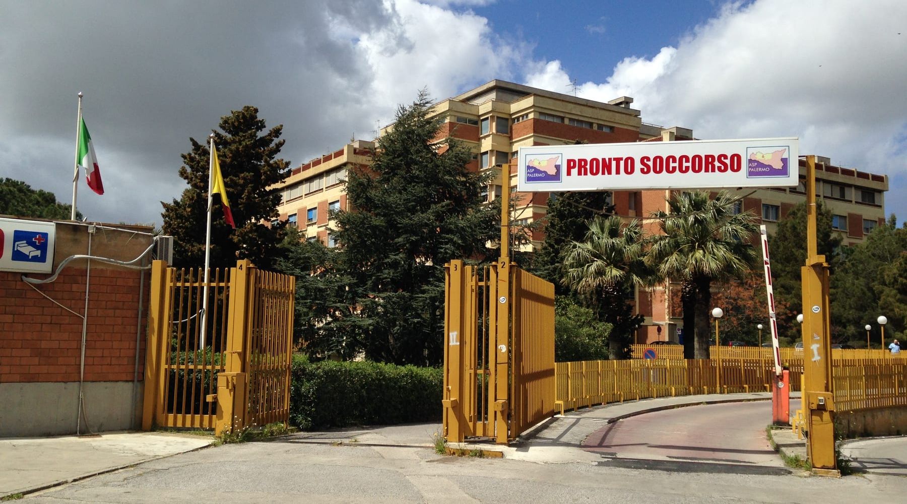 Partinico-Pulci all'ingresso dell'ospedale, pulizieri assaliti