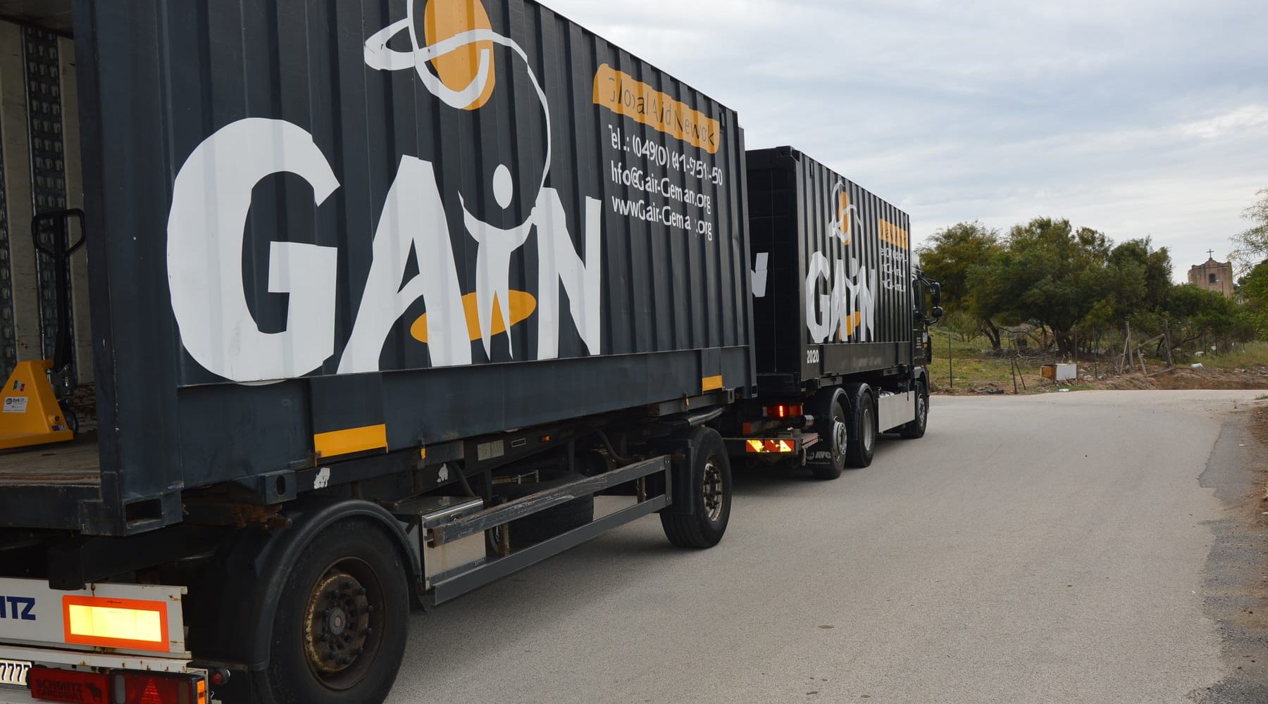C/vetrano-Quattro container di beni per i bisognosi