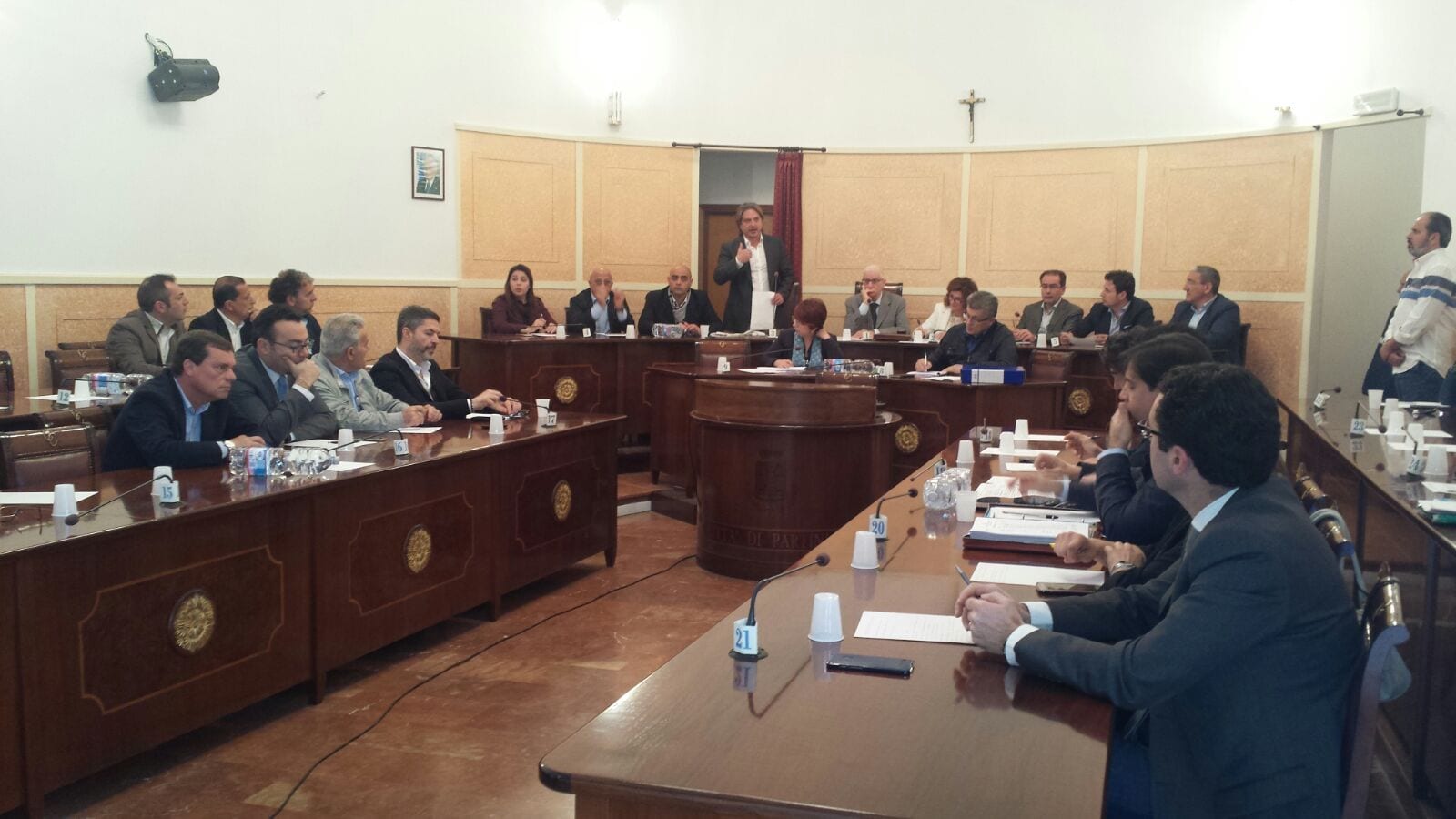 Partinico-Caso Maniaci, consiglio aperto: il sindaco "resiste" agli attacchi