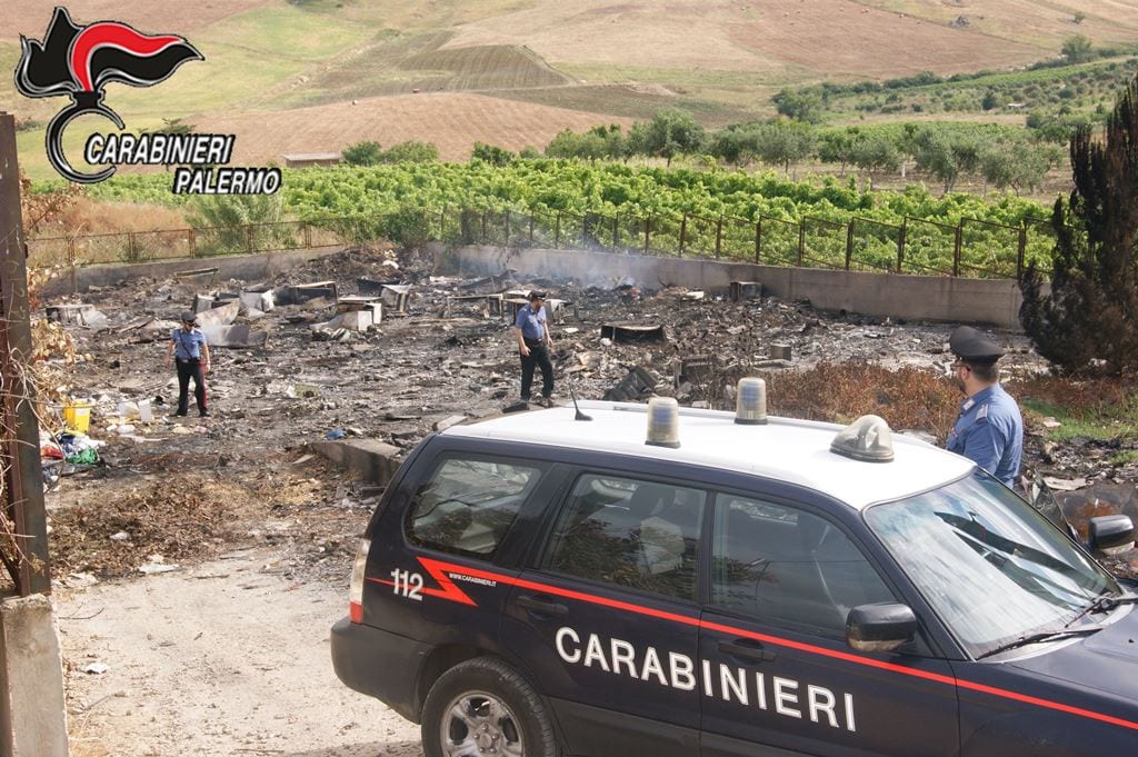 S. Giuseppe Jato-Isola ecologica incendiata, identificati due fratelli