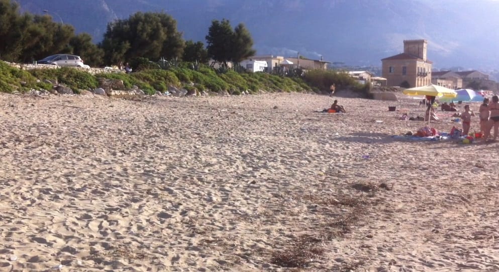 Alcamo-Spiagge sporche, la città respinge i suoi (pochi) turisti